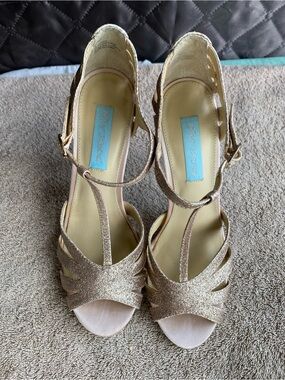 Blue by Betsey Johnson SB-Tee Champagne Glitter T-Strap Heels 8